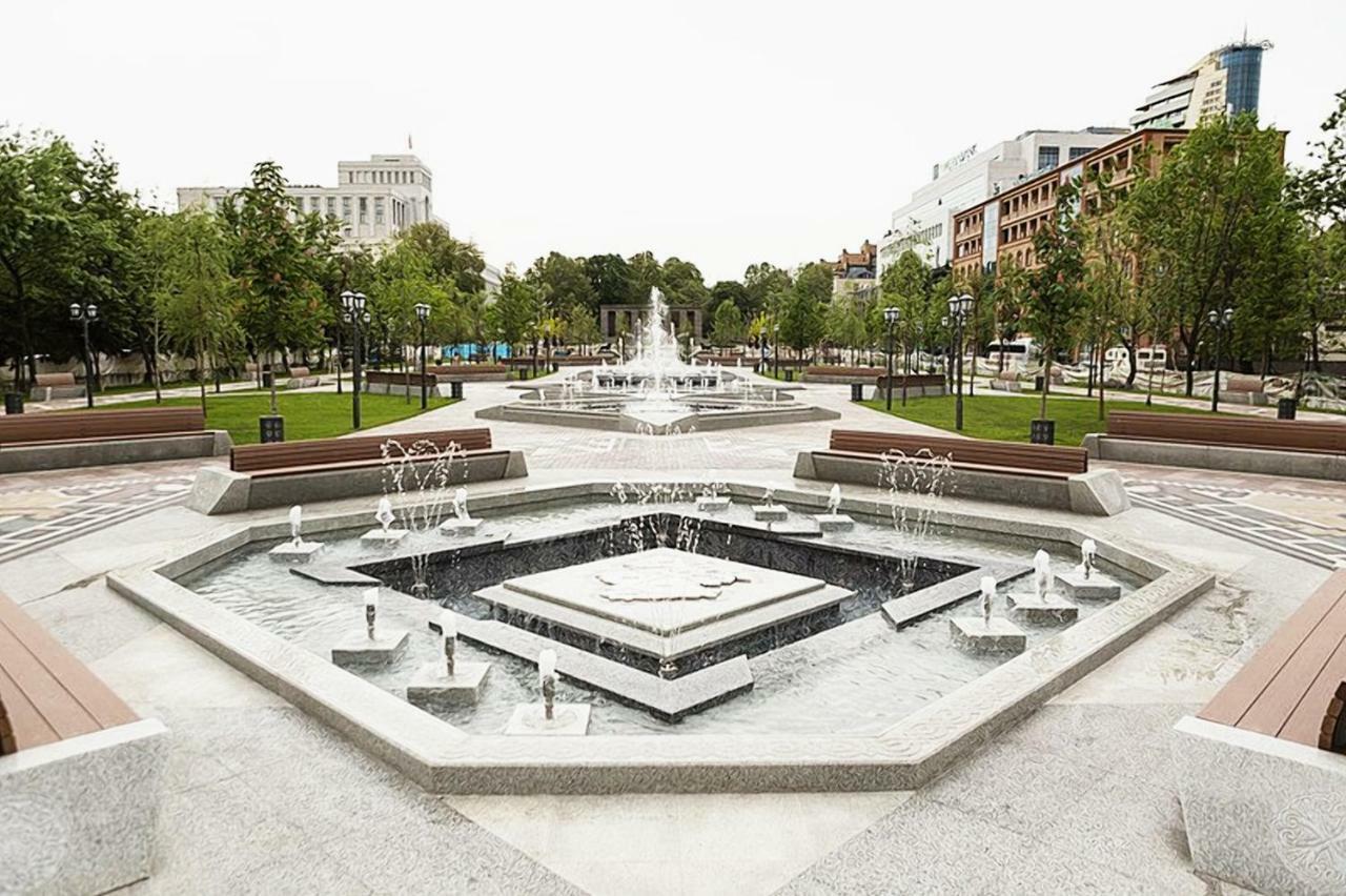 Luxury Apartment With Jacuzzi On Republic Square Єреван Екстер'єр фото