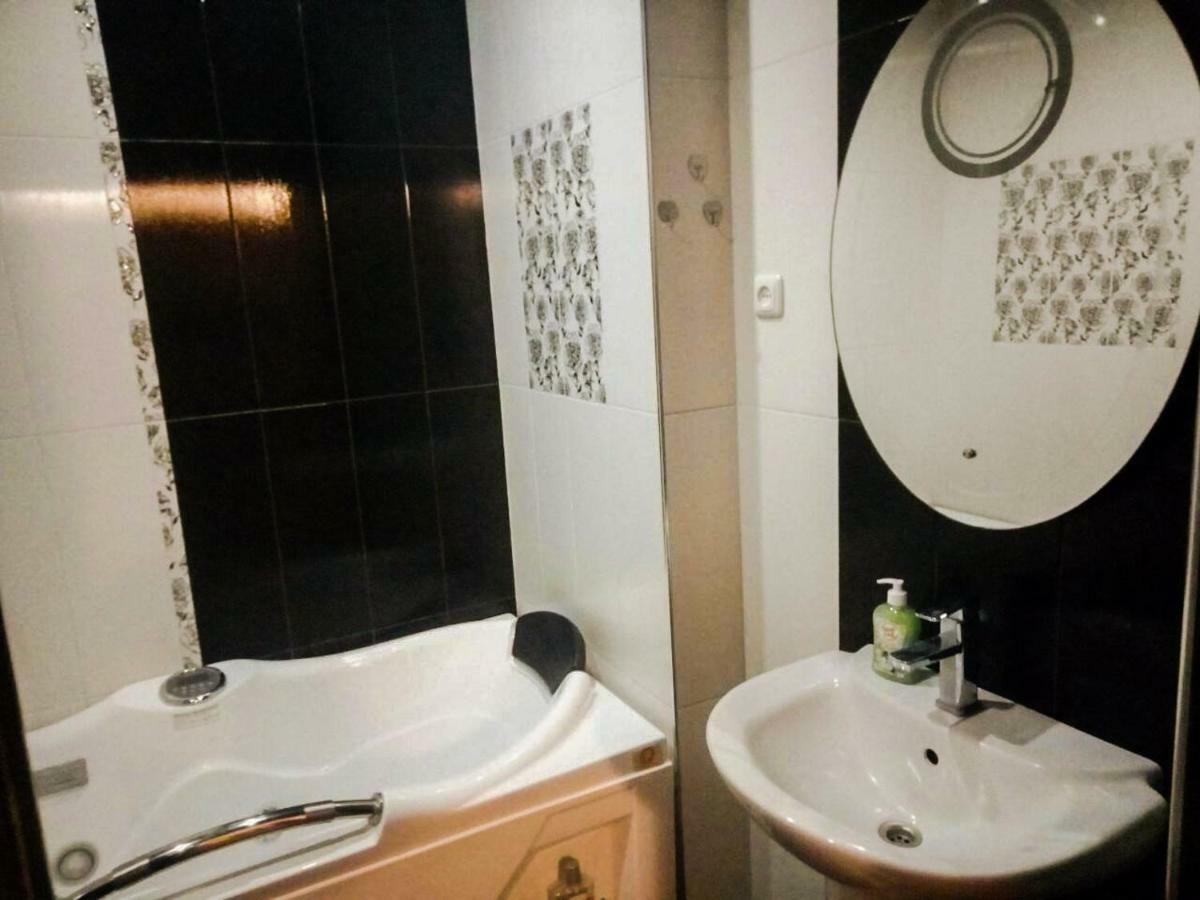 Luxury Apartment With Jacuzzi On Republic Square Єреван Екстер'єр фото
